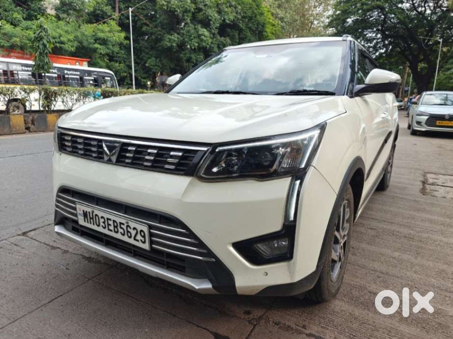 Mahindra Xuv300 1.2 W8 (o) Amt Petrol, 2023, Petrol