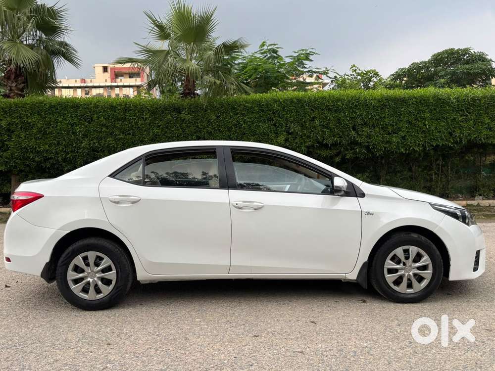 Toyota Corolla Altis 1.8 J, 2015, Petrol
