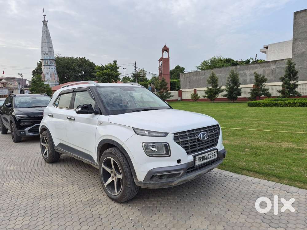 Hyundai Venue 2021 Petrol Well Maintained