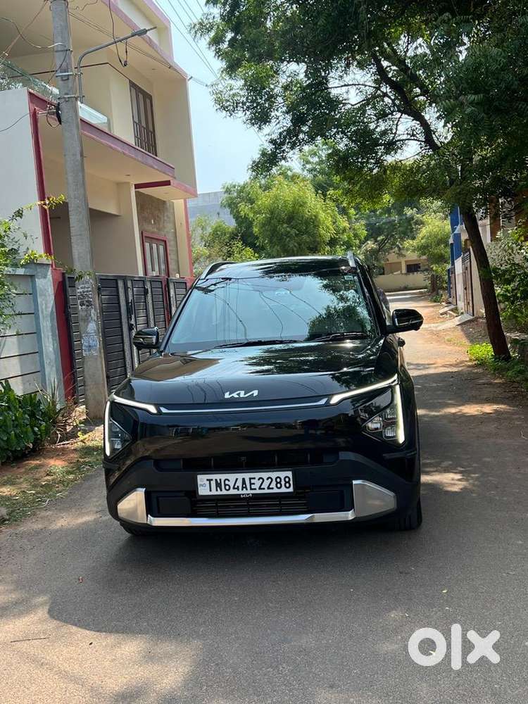 Kia Carens Clavis 2025 Petrol Well Maintained