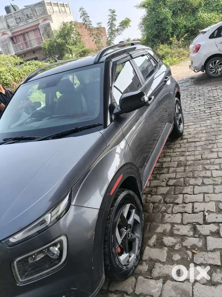 Hyundai Venue 2020 Diesel 75431 Km Driven