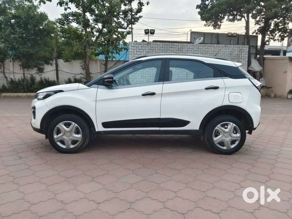 Tata Nexon 1.5 Revotorq Xma Amt, 2022, Petrol