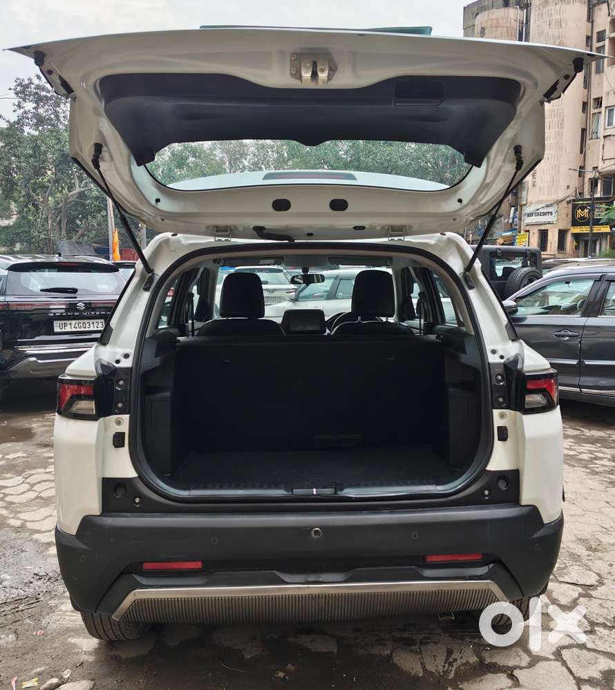 Maruti Suzuki Brezza 1.5 Lxi Smart Hybrid, 2024, Petrol