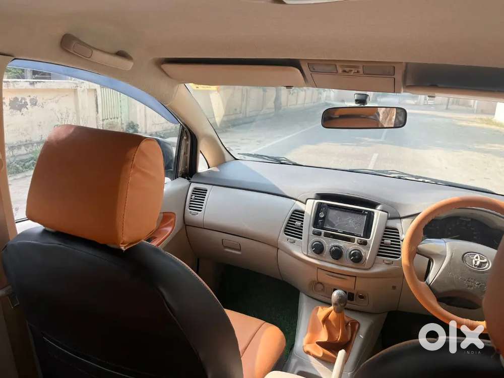 2013 Innova 7 Seater 2.5 Diesel Engine