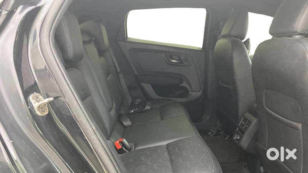 Tata Altroz 1.2 Xza Plus Dark Edition Dct, 2022, Petrol
