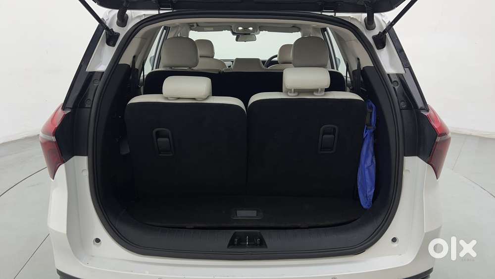 Mahindra Xuv700 2.0 Ax 7 Petrol At Str, 2024, Petrol