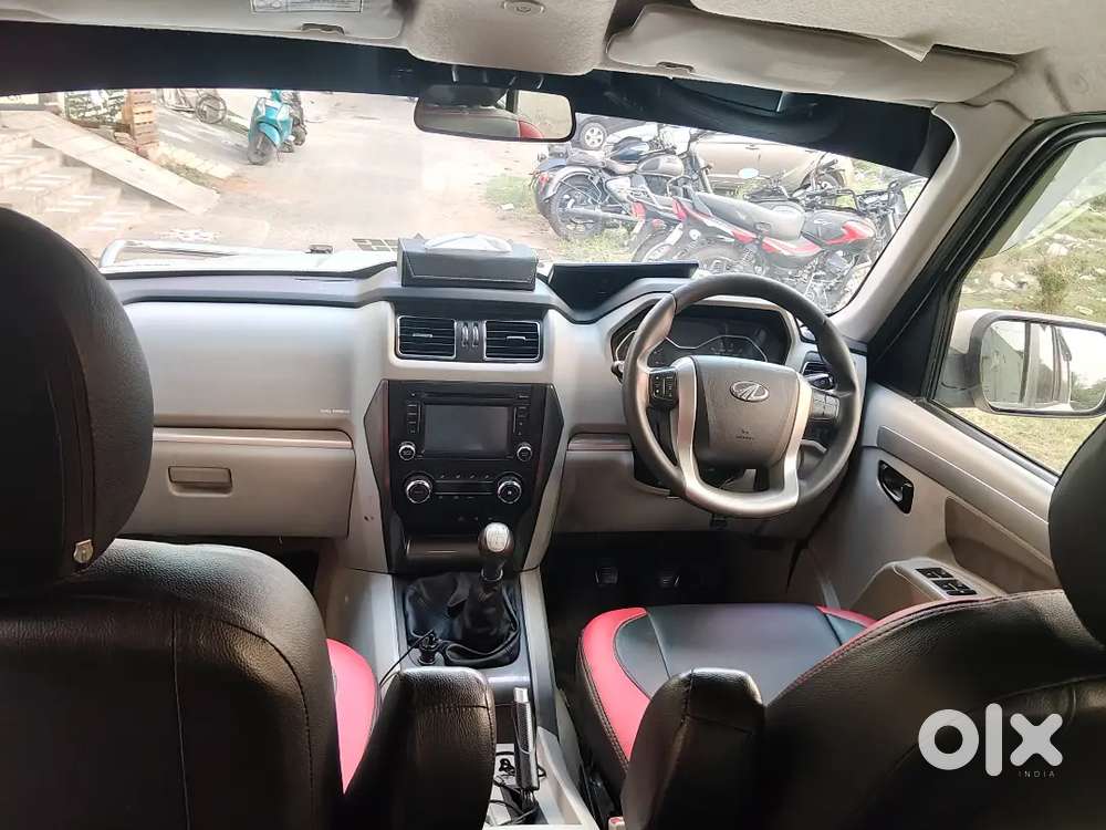 Mahindra Scorpio S10