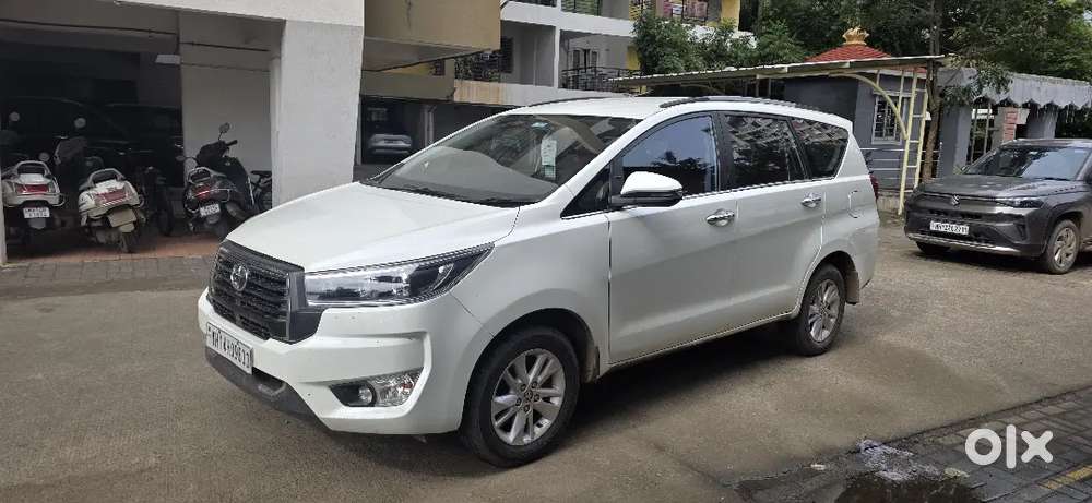 Toyota Innova Crysta 2.4 V