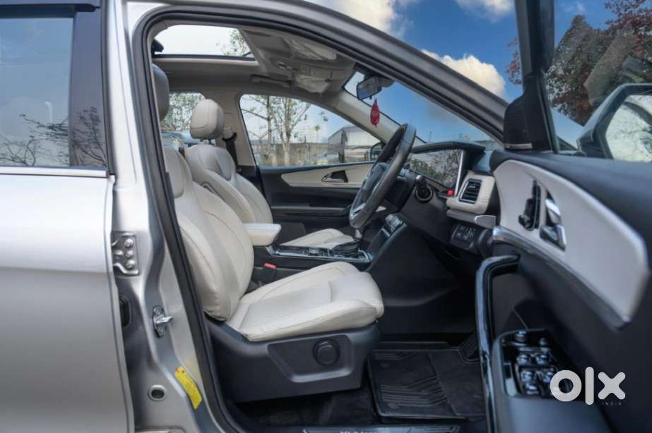 Mahindra Xuv700 2.2 Ax 7 Diesel At Luxury Pack Str Awd, 2022, Diesel