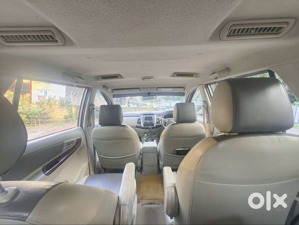 Toyota Innova 2.5 V 2014