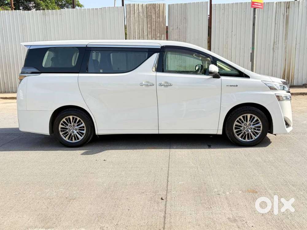 Toyota Vellfire 2.5 Hybrid, 2023, Petrol
