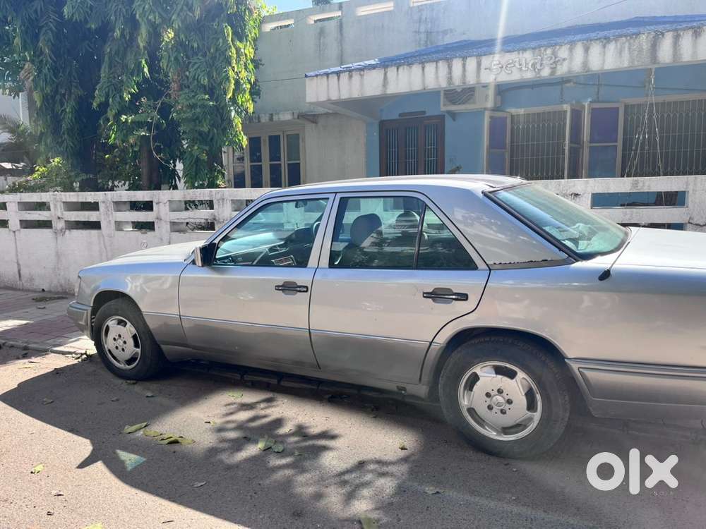 Mercedes Benz Classic W124 E220 Petrol Manual