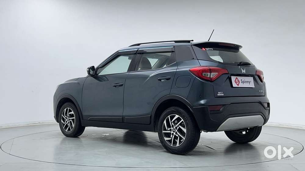 Mahindra Xuv300 1.2 W8 (o) Amt Petrol, 2023, Petrol