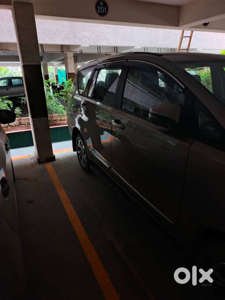 Tayota Innova Crysta Gx Plus Varient 2025-10