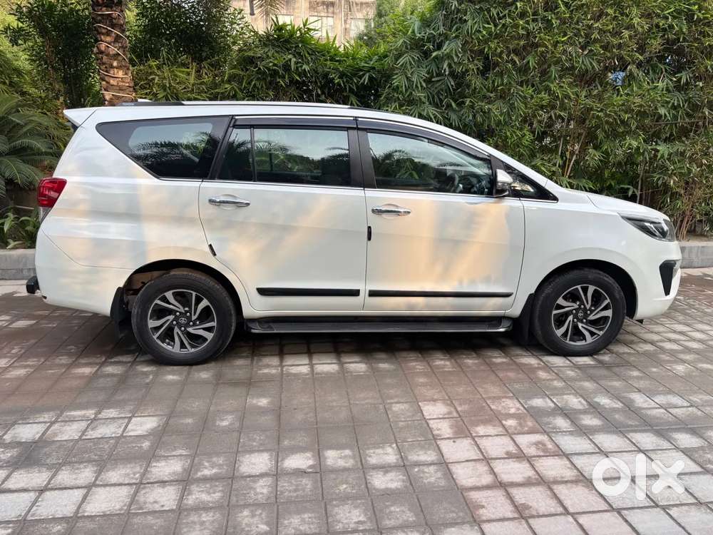 Toyota Innova Crysta [2020-ongoing] 2.4 Vx 8 Str, 2022, Diesel
