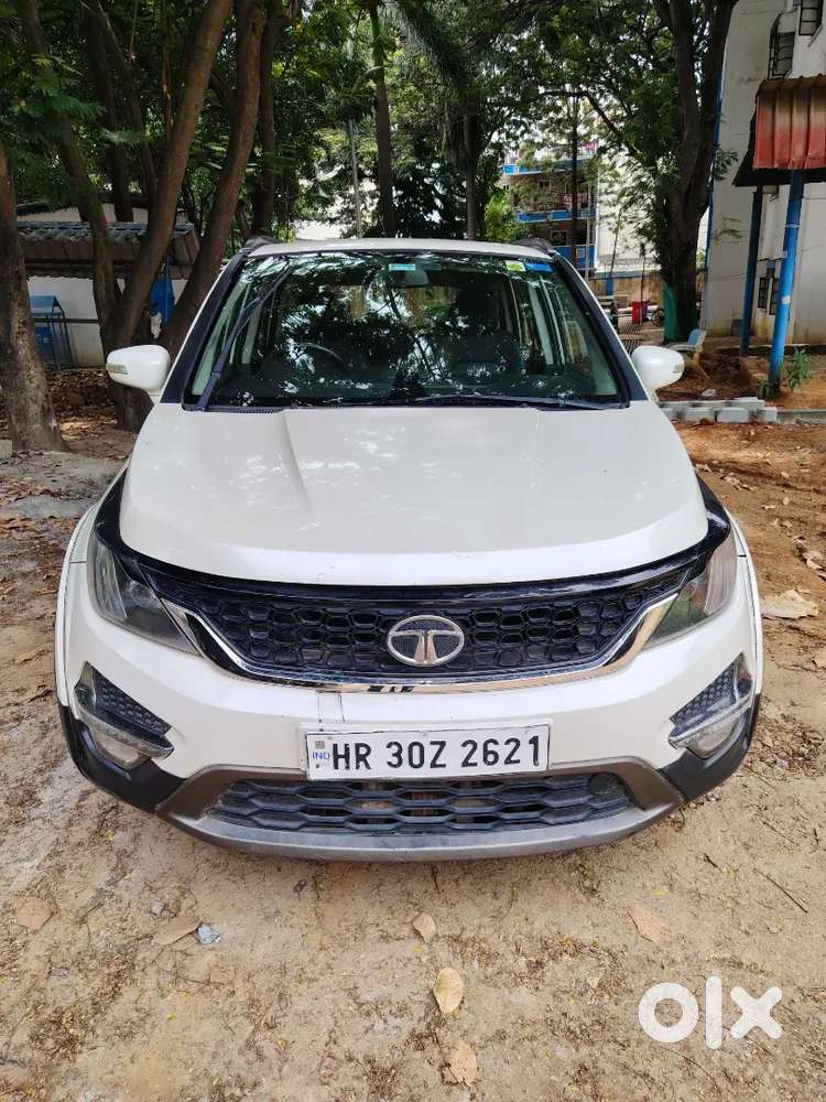 Tata Hexa 2017 Pearl White Diesel  Automatic, 4x2 6 Seater. Top Model