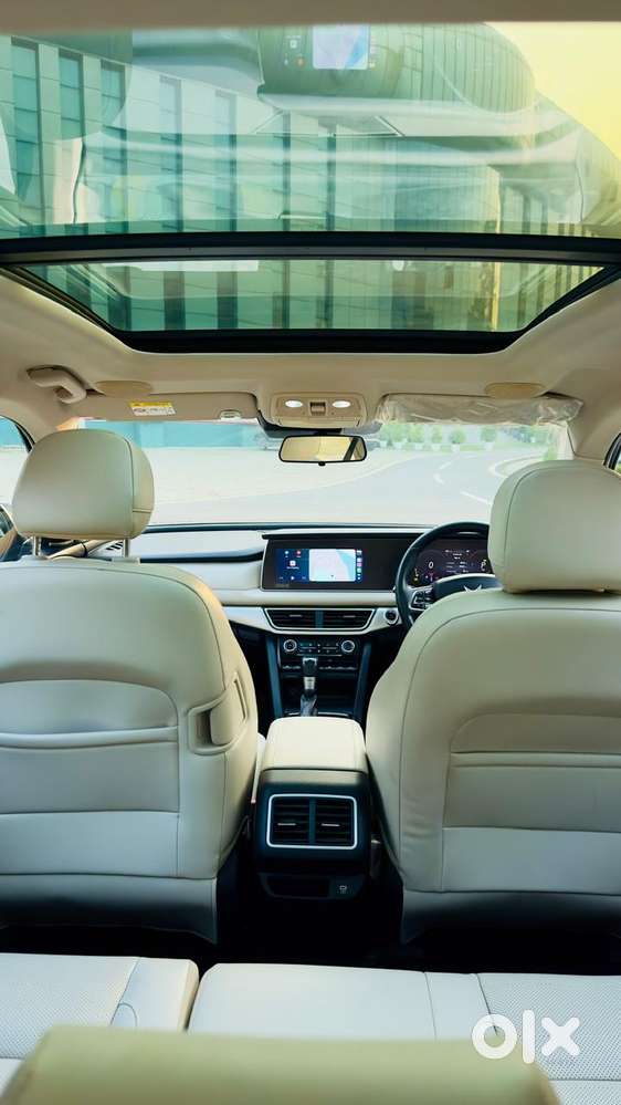 Mahindra Xuv700 2.2 Ax 7 Diesel At Luxury Pack Str Awd, 2022, Diesel