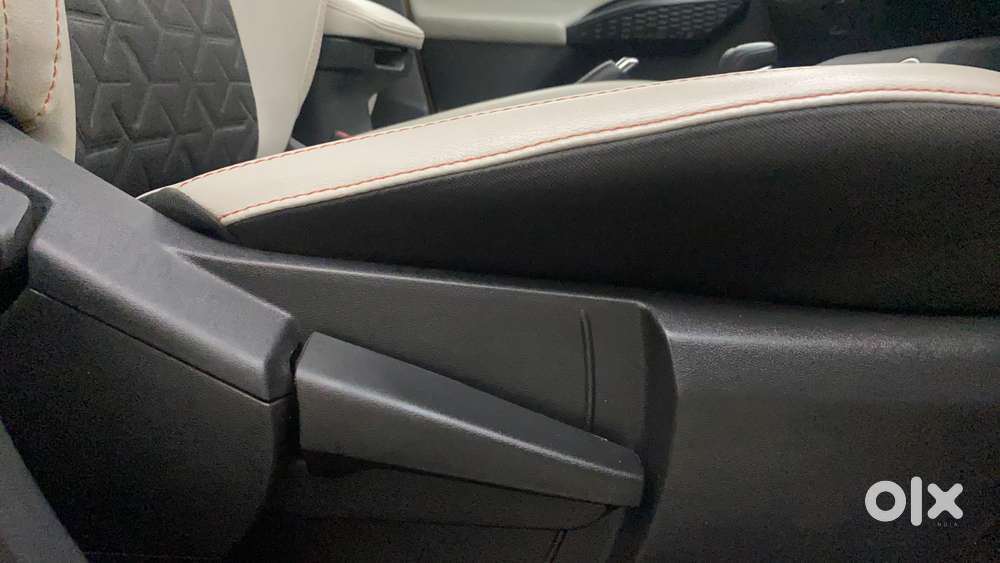 Nissan Magnite Kuro Edition 1.0 Turbo Petrol Cvt, 2024, Petrol