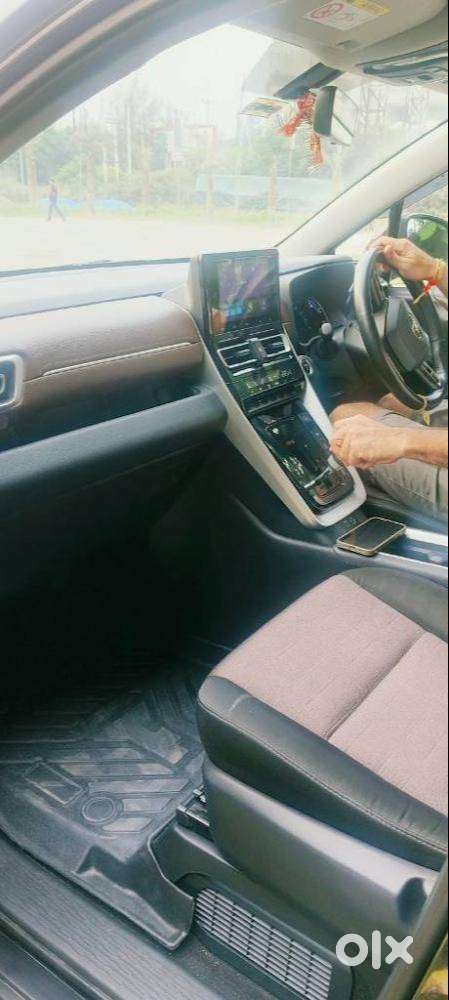 Showroom Condition Toyota Innova Hycross Vx Hybrid (apr 2023) - 31.5k