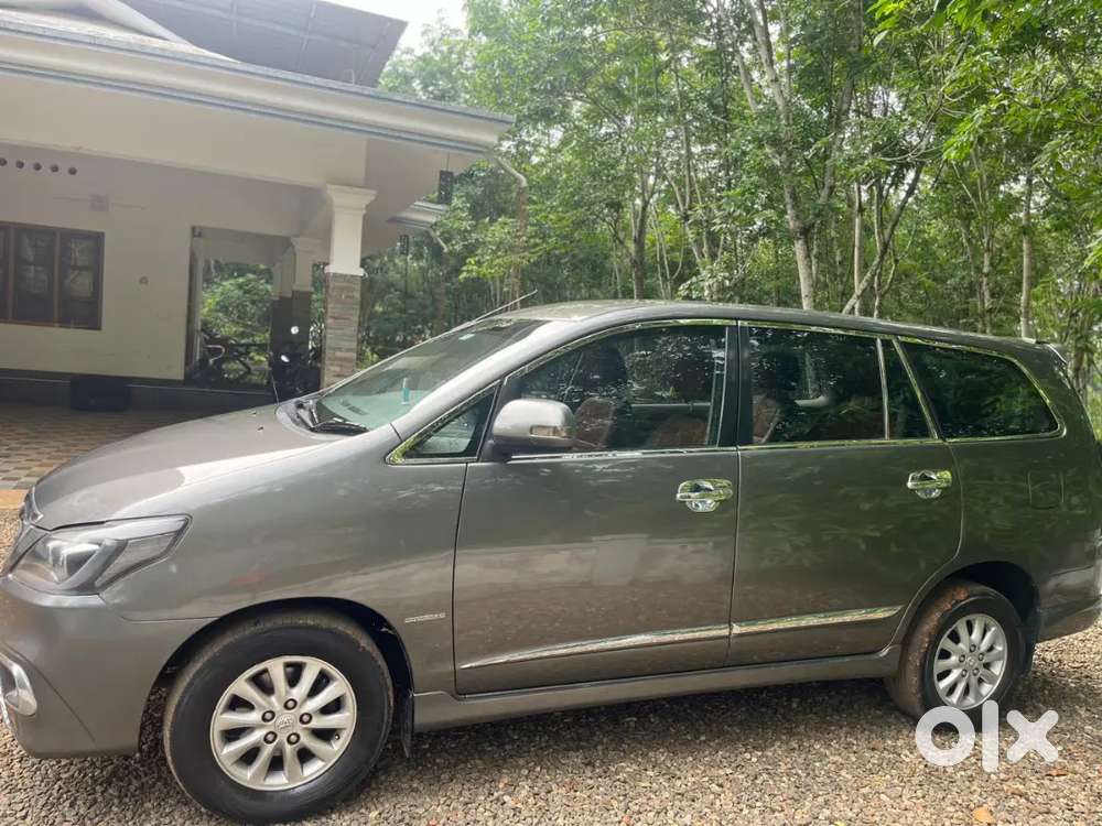 Toyota Innova 2014 Diesel Well Maintained.