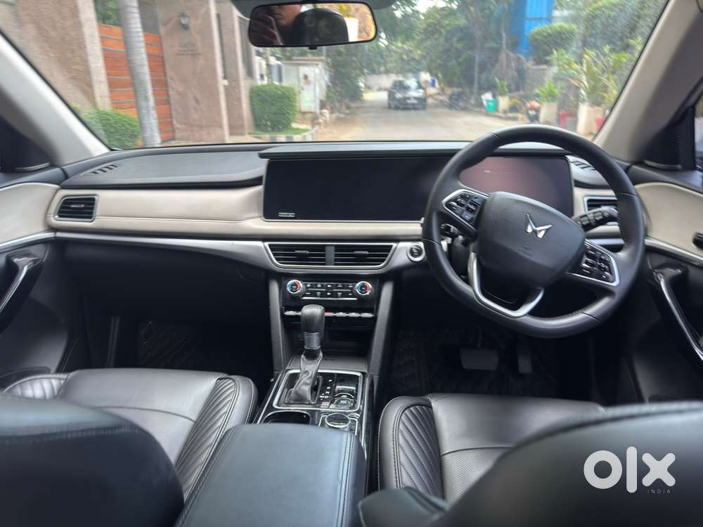 Mahindra Xuv700 Ax7l 6 Str At, 2023, Diesel