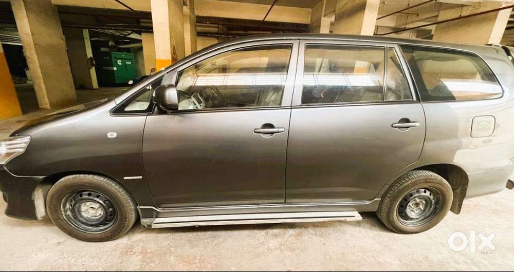 Innova 2.5 Liter, Single Owner. Periodic Toyota Service.