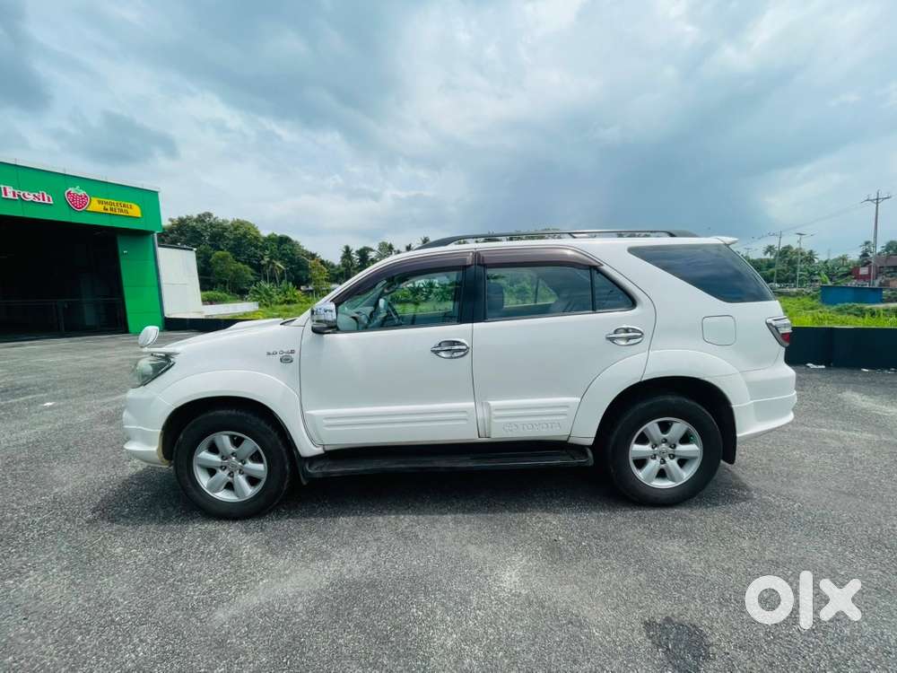 Toyota Fortuner 2011 Diesel 199999 Km Driven