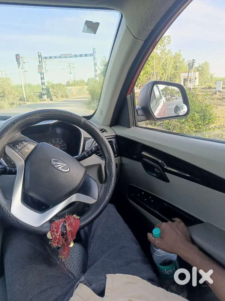 Kuv100 6 Seater Car