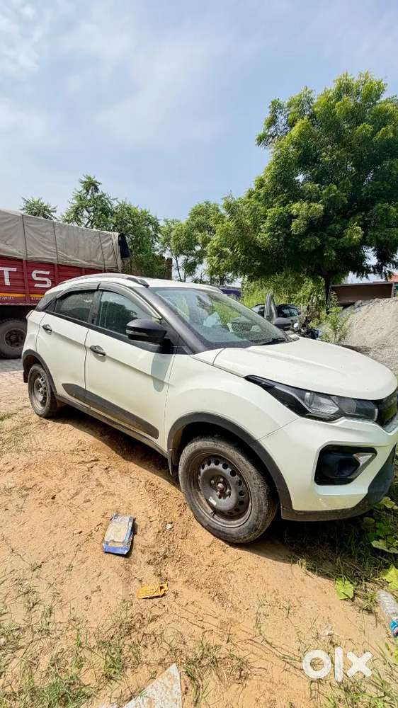 Tata Nexon 2023 Xm(s) Petrol Well Maintained 68500 Driven