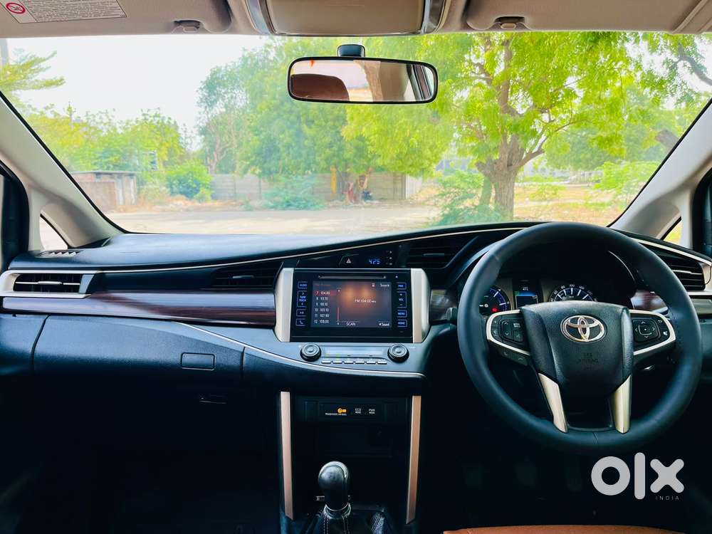 Toyota Innova Crysta 2.4 Vx Mt 8s, 2016, Diesel