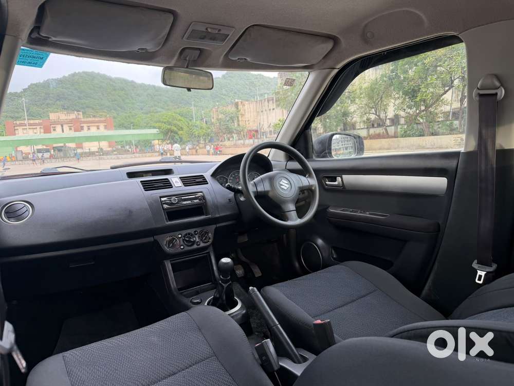 Maruti Suzuki Swift Vxi Bsiv, 2011, Petrol