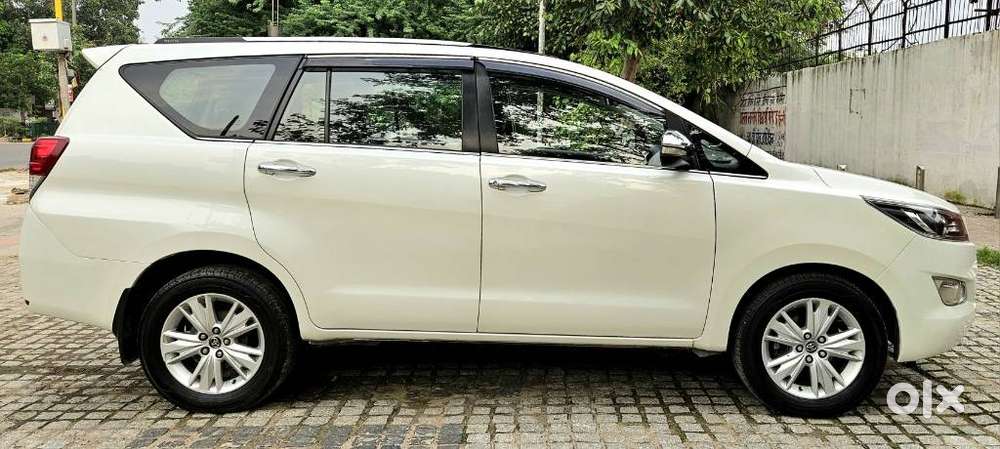 Toyota Innova Crysta 2.8z Automatic, 2016, Diesel