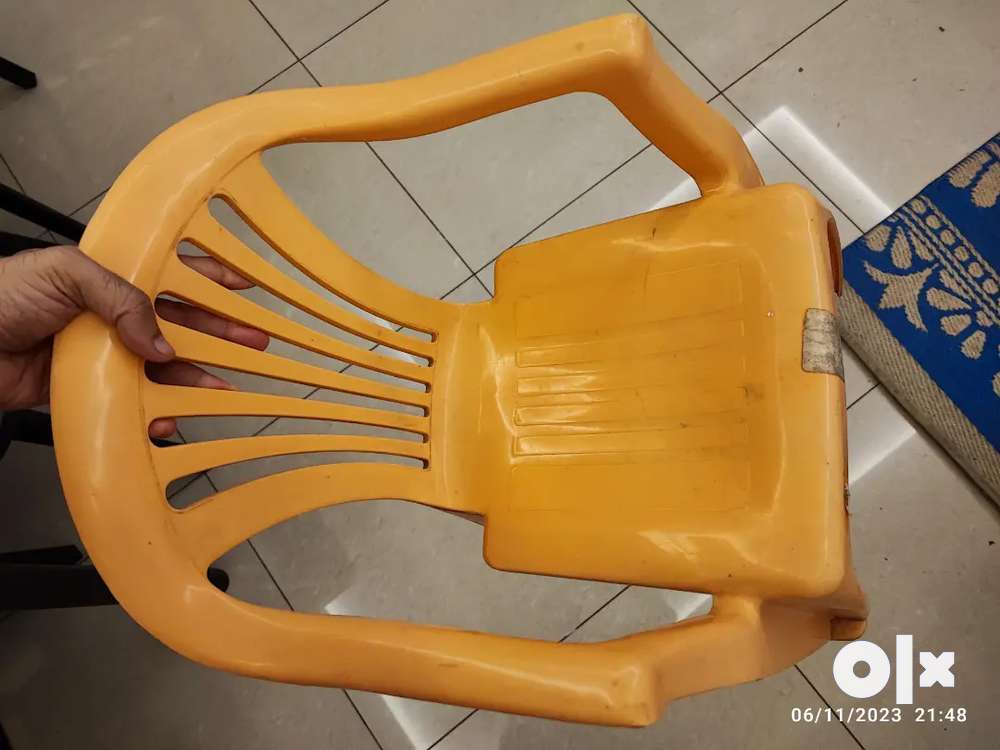 Second hand plastic chairs outlet olx