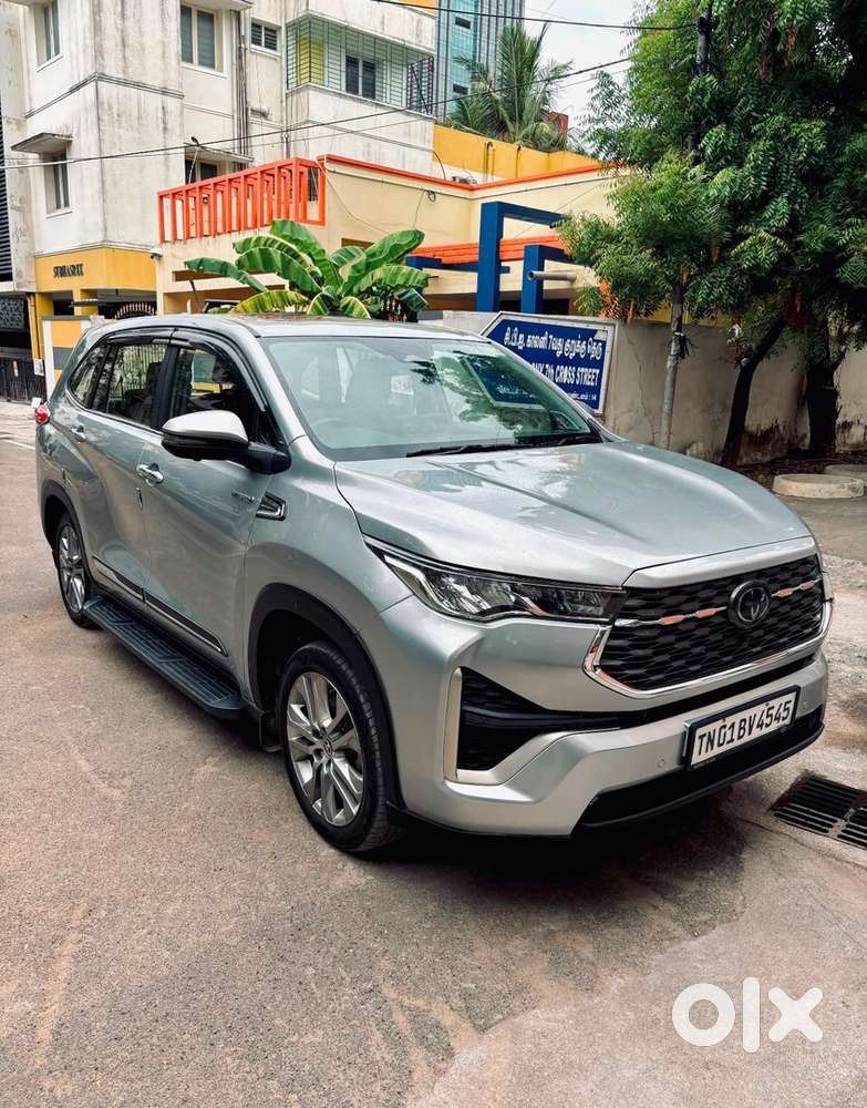 Toyota Innova Hycross Petrol 2024