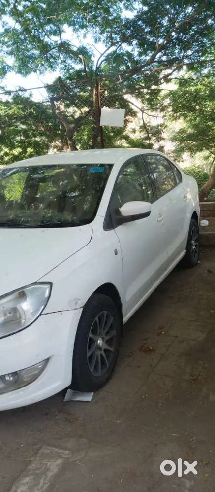 Skoda Rapid 2012 Petrol   With Cng Kit