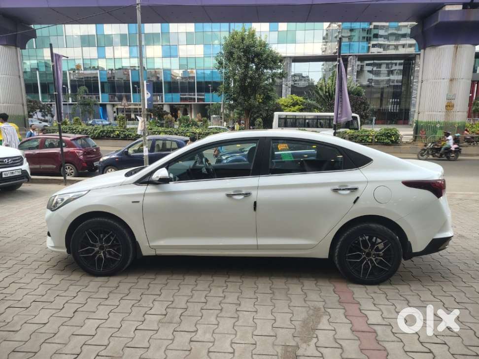 Hyundai Verna 1.5 Sx Ivt, 2022, Petrol
