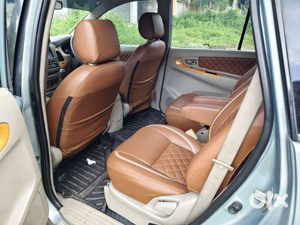Toyota Innova 2.5 V 7 Str, 2010