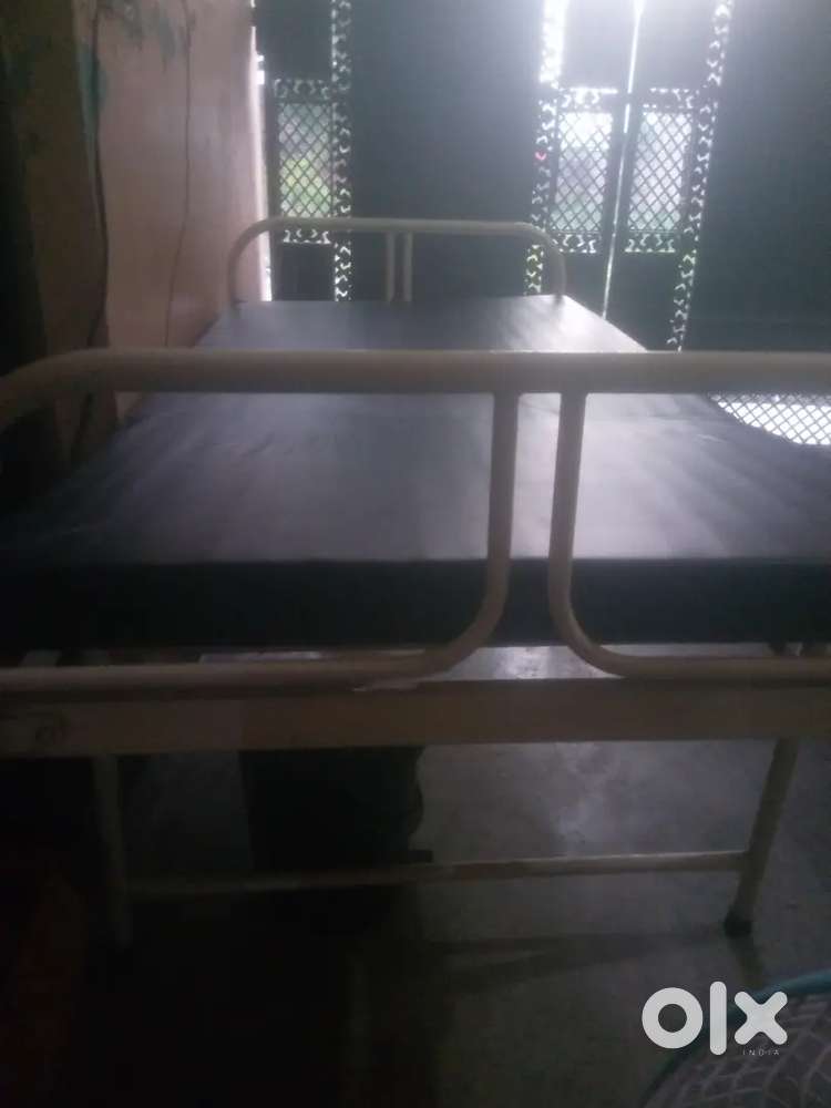 Patient bed