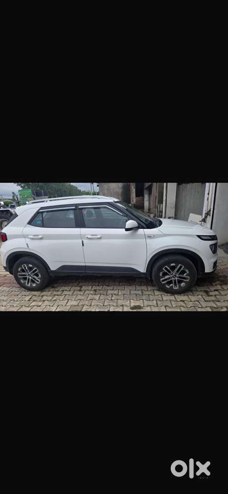 Hyundai Venue 2024 Petrol Good Condition