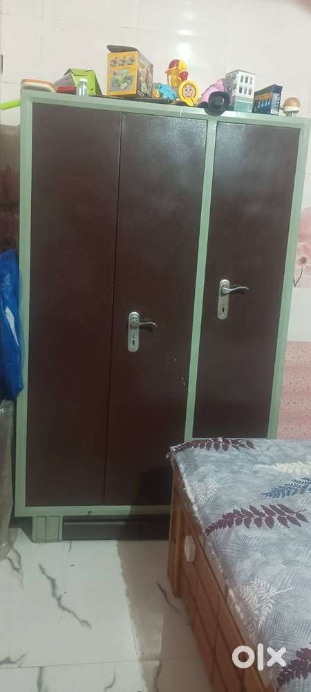 ALMIRAH 4 shelf & 1 drawer