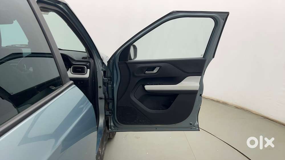 Tata Punch 1.2 Revotron Creative Amt Dual Tone, 2023, Petrol