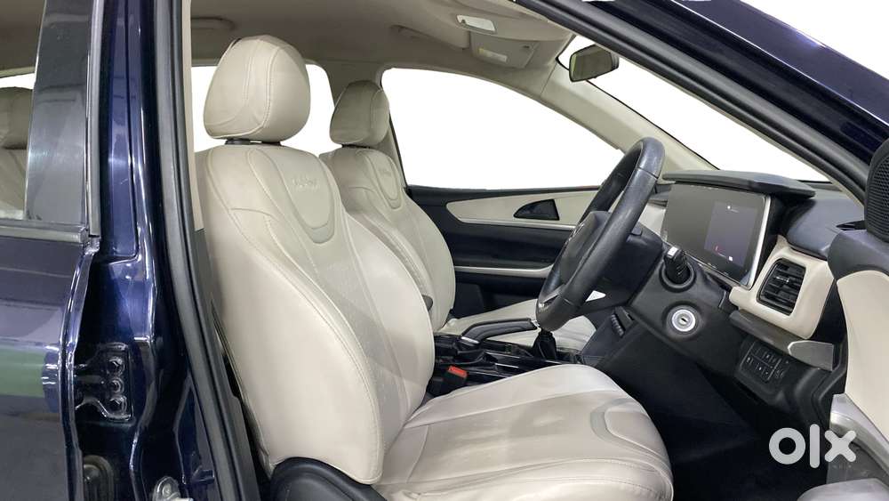 Mahindra Xuv700 2.0 Ax 3 Petrol Mt 5 Str, 2022, Petrol