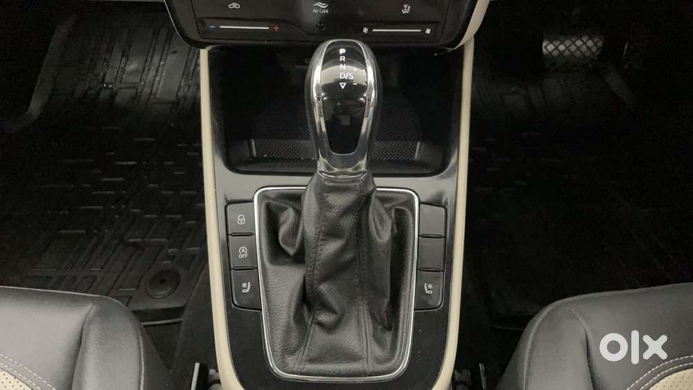 Skoda Slavia Style 1.0l Tsi At, 2022, Petrol