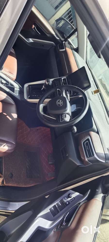 Toyota Innova Hycross 2.0 Vx Hybrid 8 Str, 2025, Petrol