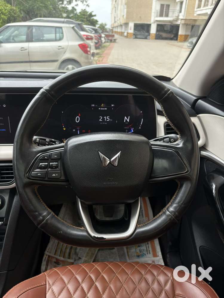 Mahindra Xuv700 2.0 Ax 5 Petrol Mt 7 Str, 2022, Petrol