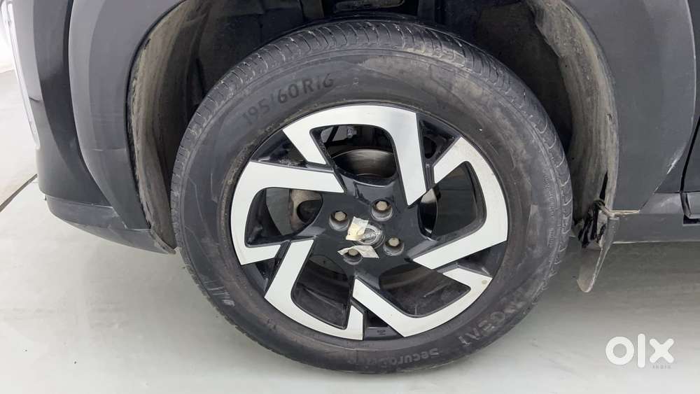 Nissan Magnite 1.0 Xv Premium, 2023, Petrol