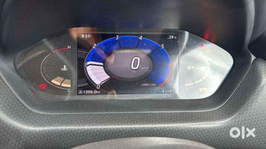 Nissan Magnite 1.0 Xv Premium, 2022, Petrol