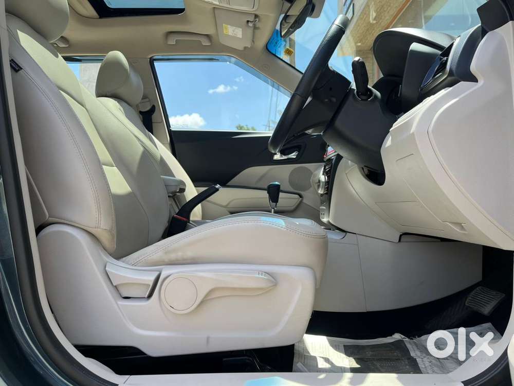 Mahindra Xuv300 W8 (o) 1.5 Diesel Amt, 2021, Diesel