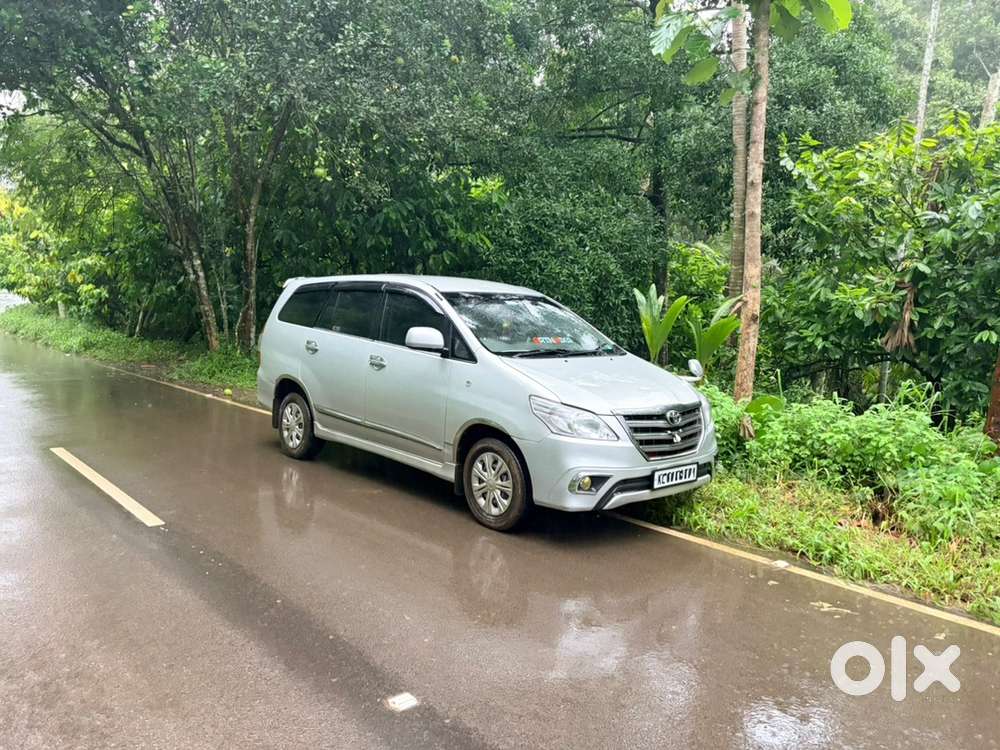 Toyota Innova 2012 Diesel 230000 Km Driven