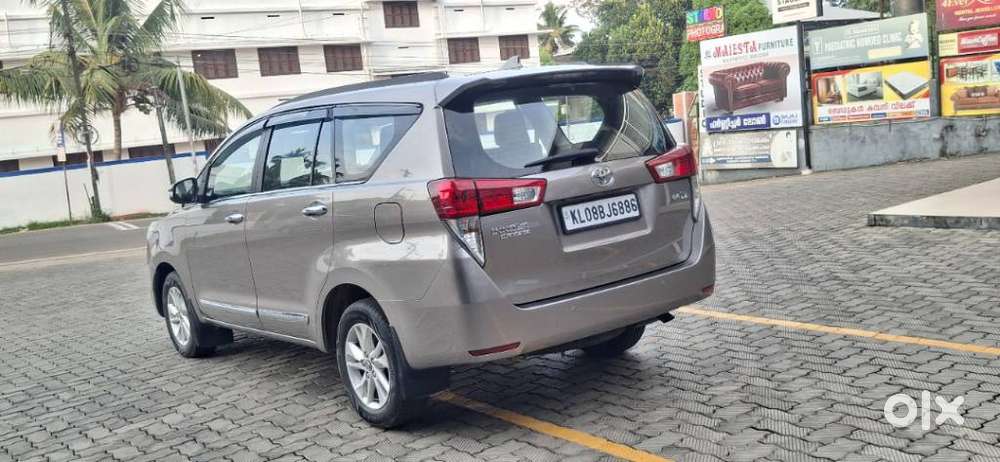 Toyota Innova Crysta 2.4 V, 2016, Diesel